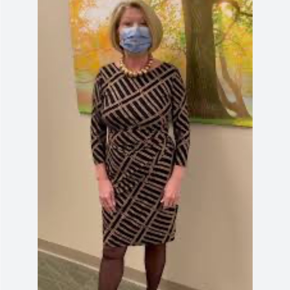 NWT Anne Klein Knee length dress with boat neckline and chain patterned